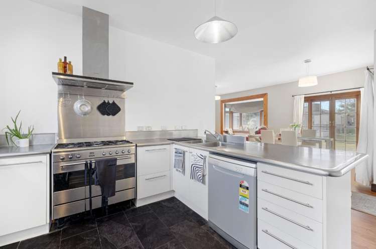 5669A West Coast Road Springfield_10