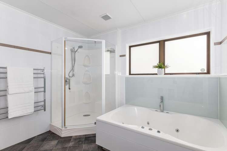 7 King Charles Drive Kingsley Heights_24