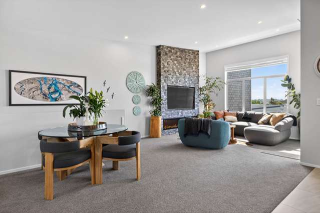 Sophisticated Living with Sea Views