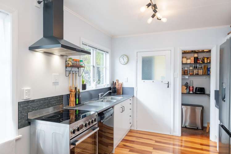 27 Amundsen Grove Stokes Valley_4