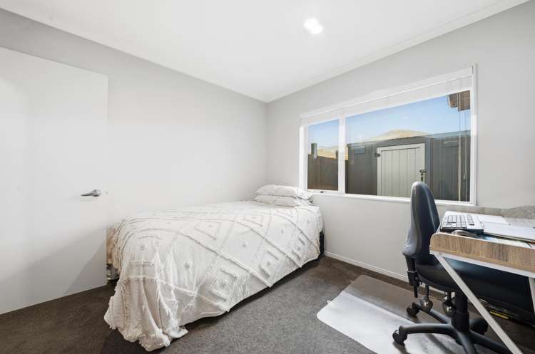8 Belfry Place Wattle Downs_11