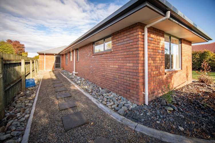 7 Otia Drive Richmond_26