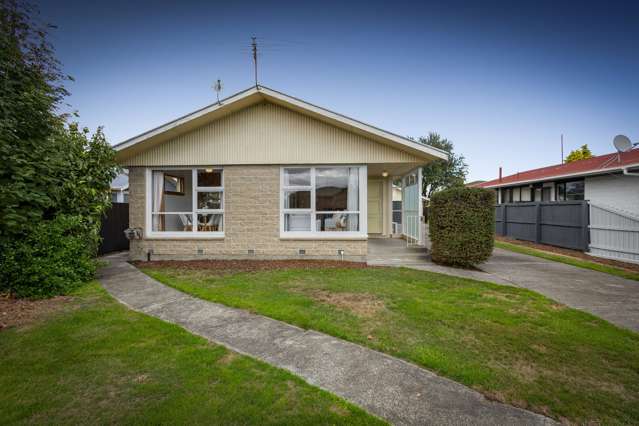 20 Kathleen Crescent Hornby_1