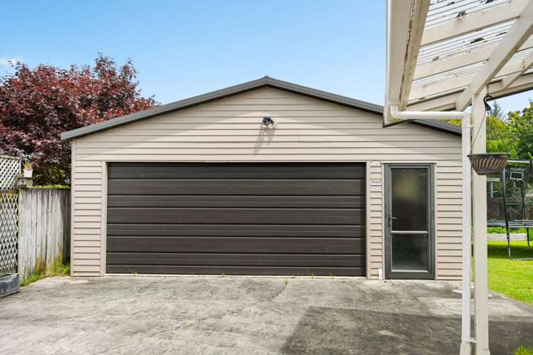  5 Brookbank Place Glenview_11