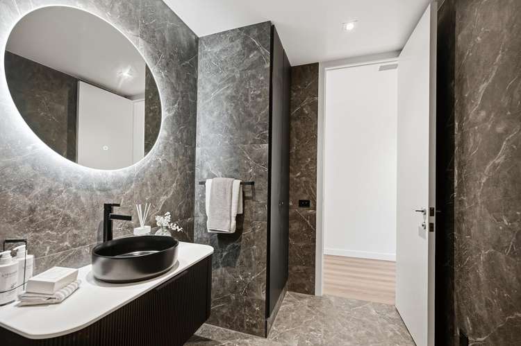 7/6 Beach Front Lane Browns Bay_13