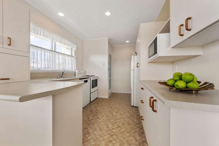 12 Dundee Place Blockhouse Bay_11