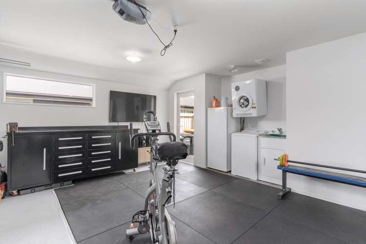 17 Lesley Keast Place Hornby_11