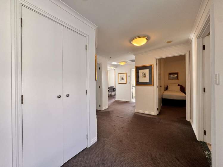 2207/8 Albert Street 10015_5