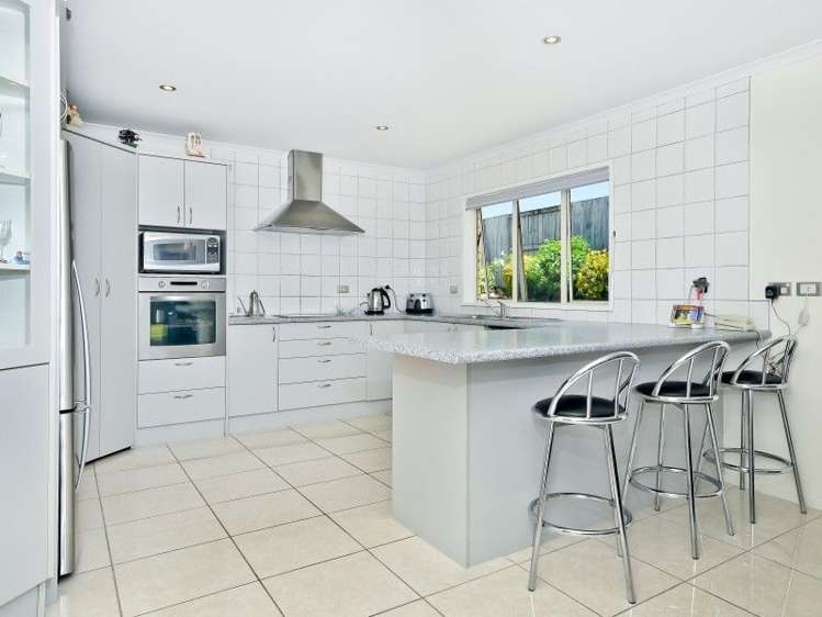 96 Farnborough Drive Grandview Heights_28