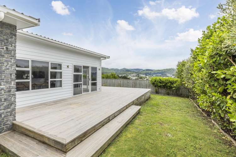 29 Paparoa Crescent Aotea_14