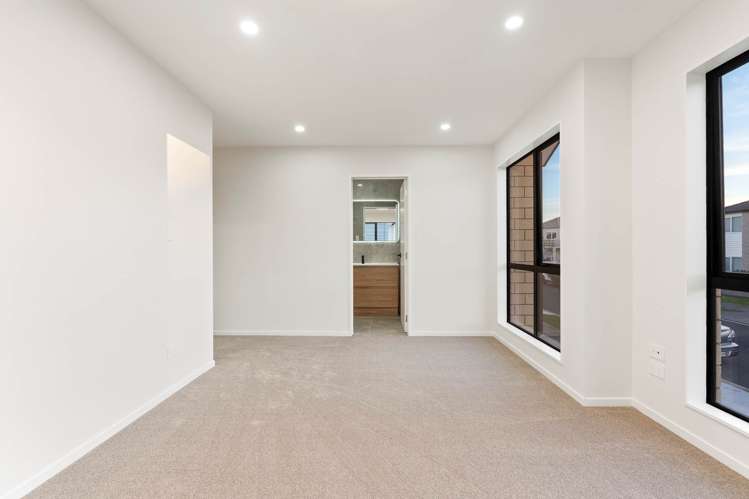 28 Castlebane Drive Flat Bush_16