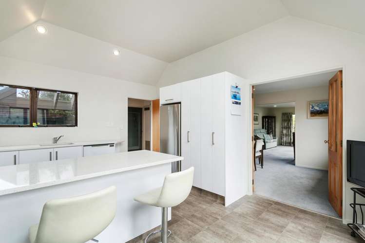 1 Colin Grove Hutt Central_6