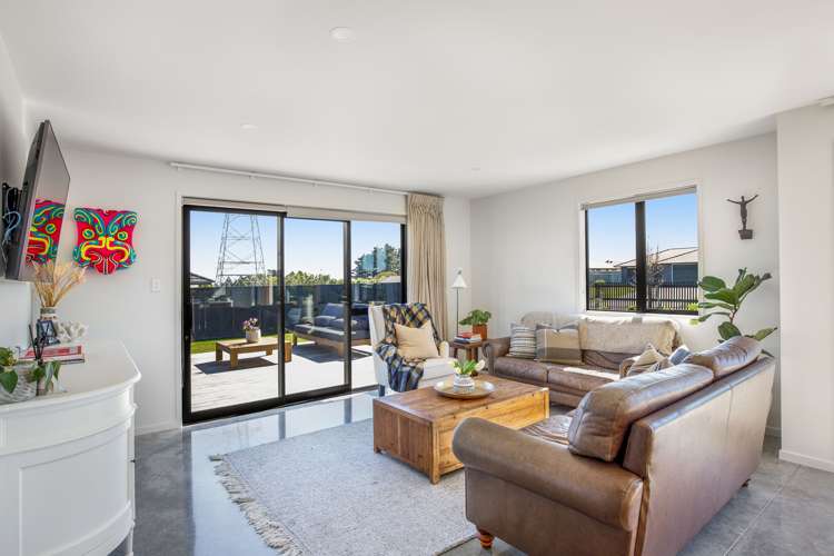 29 Honeyfield Drive Whalers Gate_10