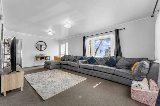 Act Fast – Big Family Home, Huge Potential!