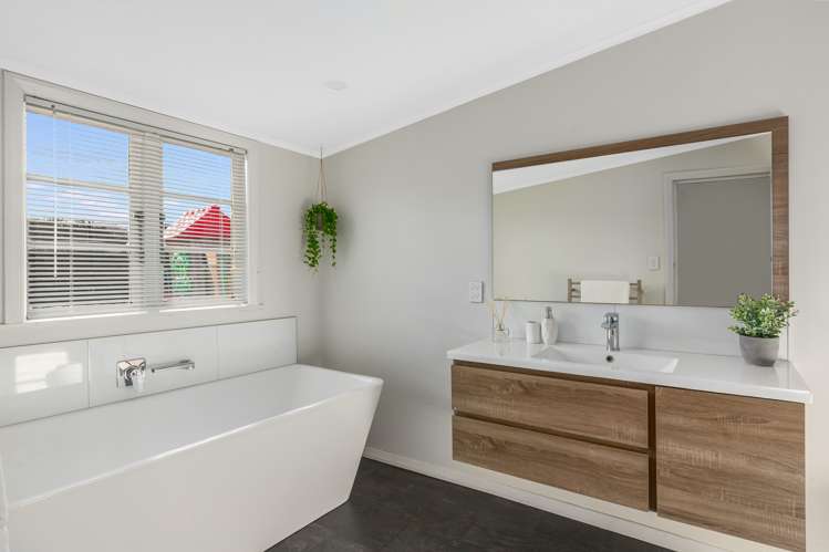 12a Heretaunga Square Silverstream_9