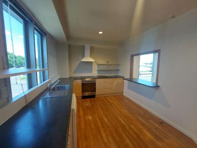 1150C Victoria Street 3295_1