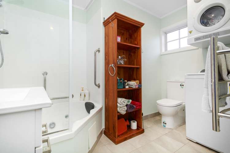 74 Kiwi Crescent Tawa_10