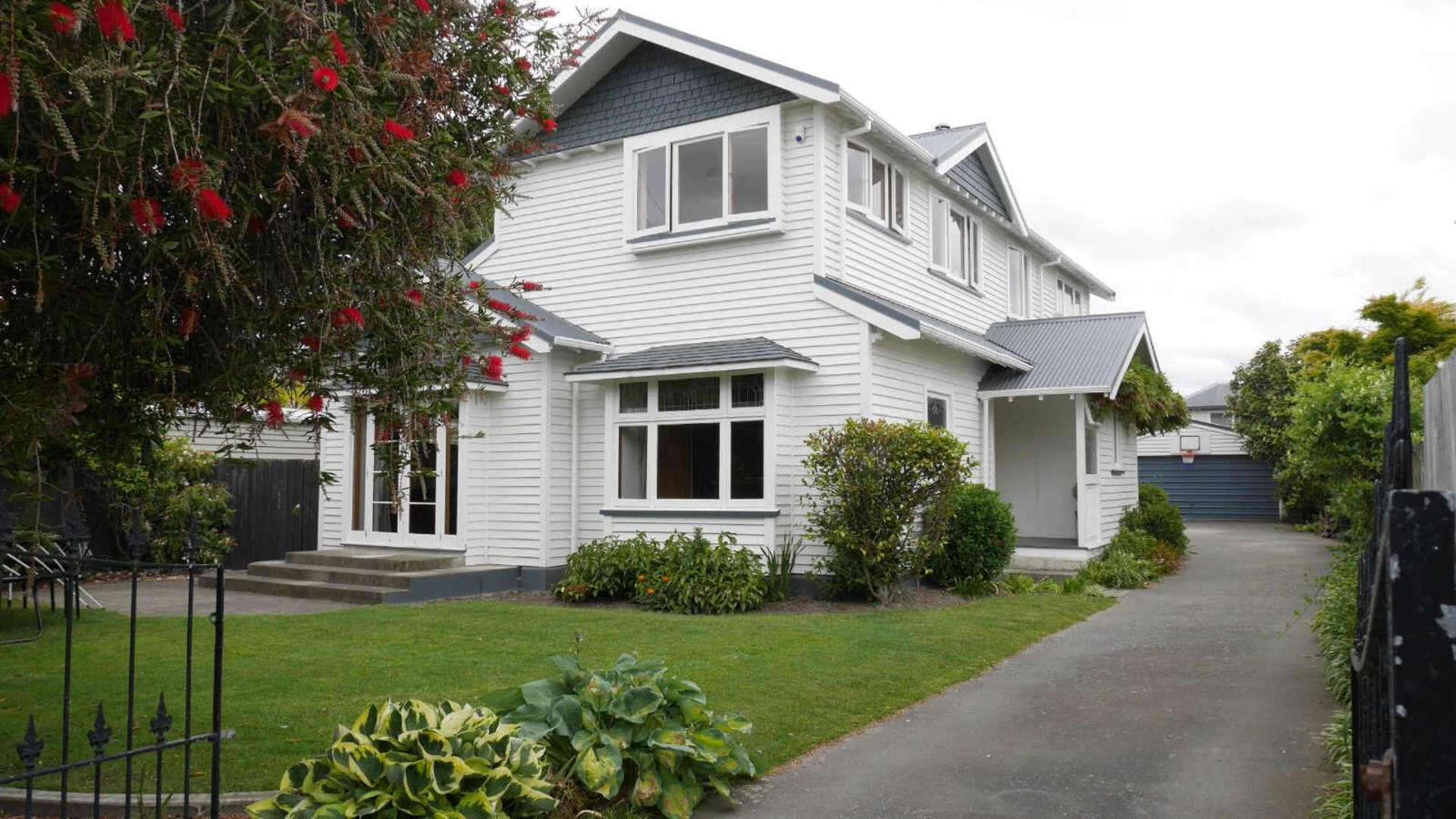 22 St Andrews Square Strowan_0
