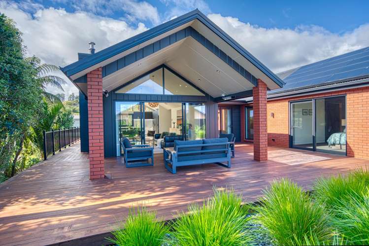 160 Coulson Road Paroa_35