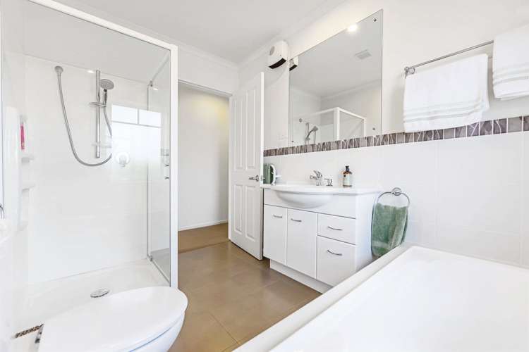 57 Chesterfield Way Orewa_24