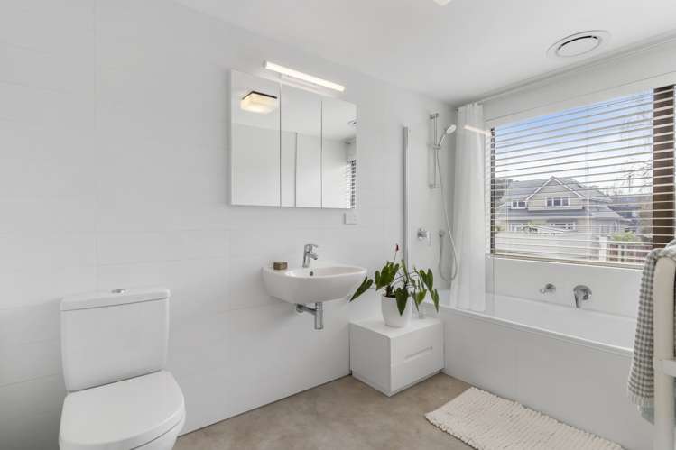 2a Heywood Crescent Epsom_18