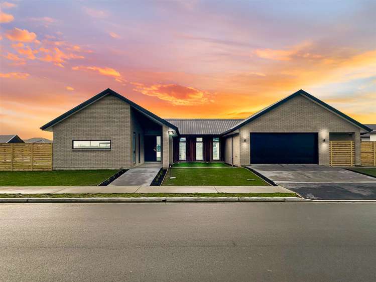 1 Candlesticks Crescent Lincoln_27