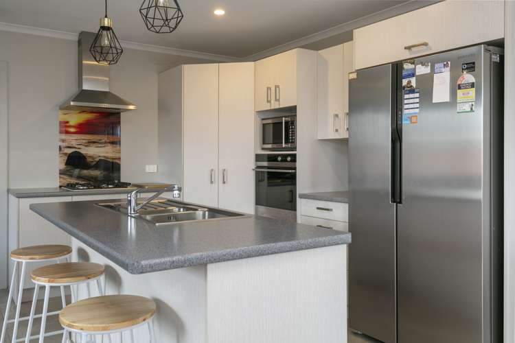 6 Broadcast Lane Rangatira Park_7