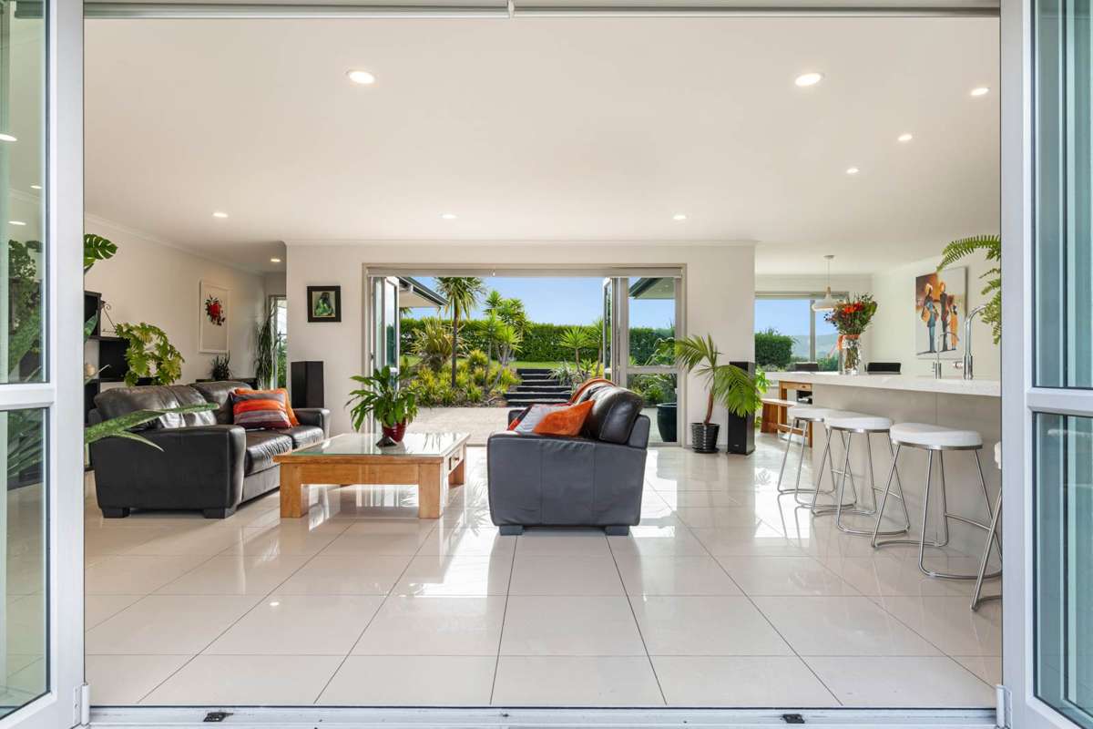 466 Whitehills Road_2