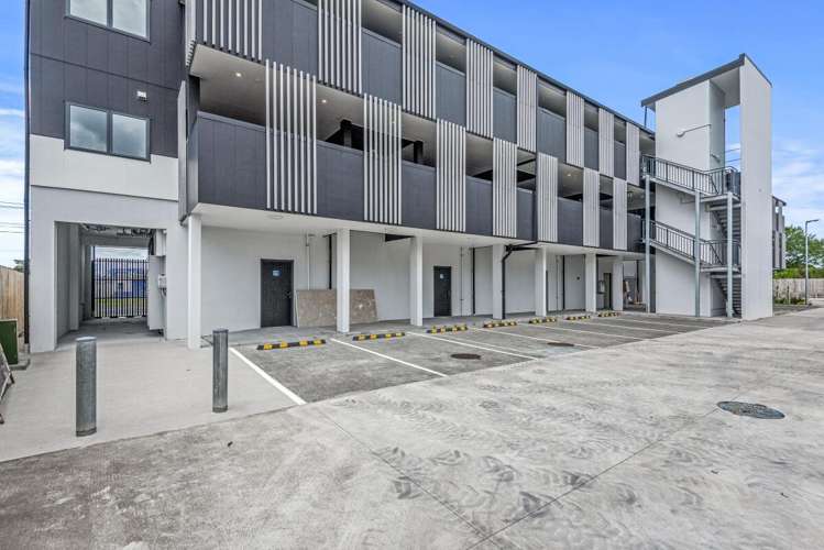 4/1064-1068 Coatesville Riverhead Highway Riverhead_7