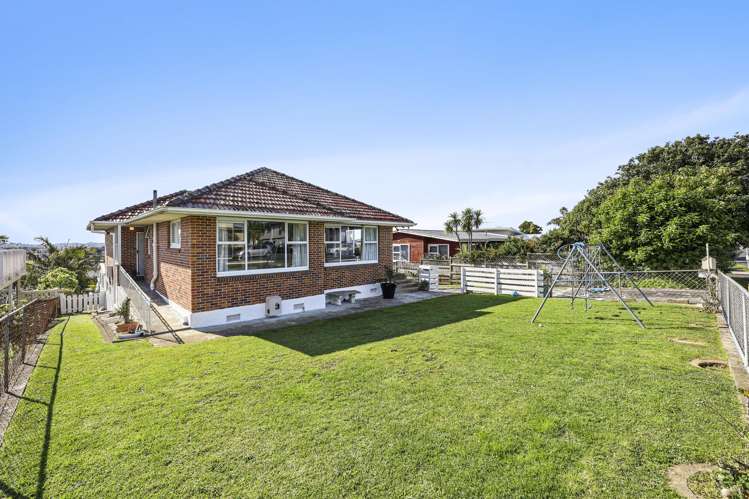 73 Bradbury Road Botany Downs_29