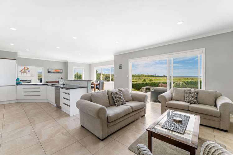 249 Walker Road East Aongatete_12