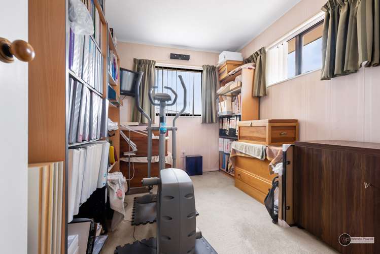 31 Waddington Drive Naenae_14