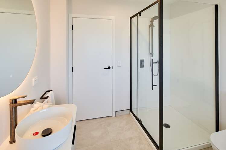 38 Hokioi Drive Porirua_14