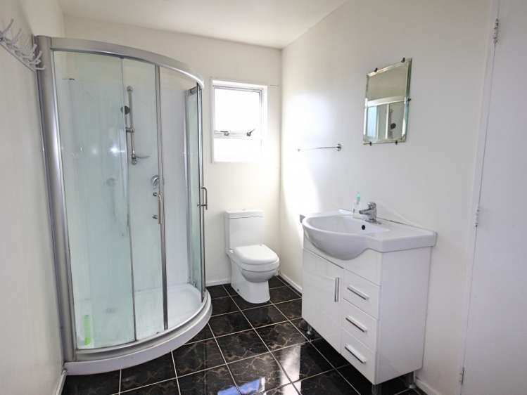 65 Thurleigh Grove Karori_12