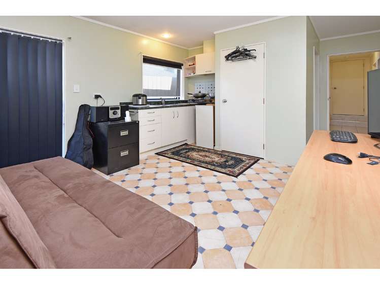 16 Lolim Place Favona_5