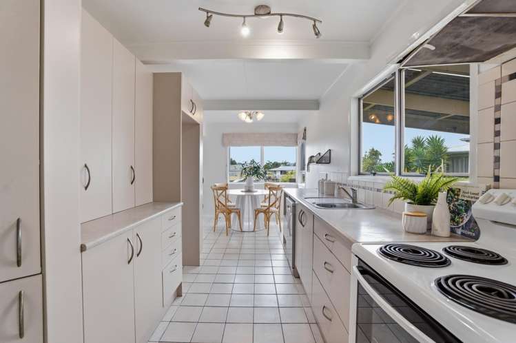 9 Paramount Parade_3