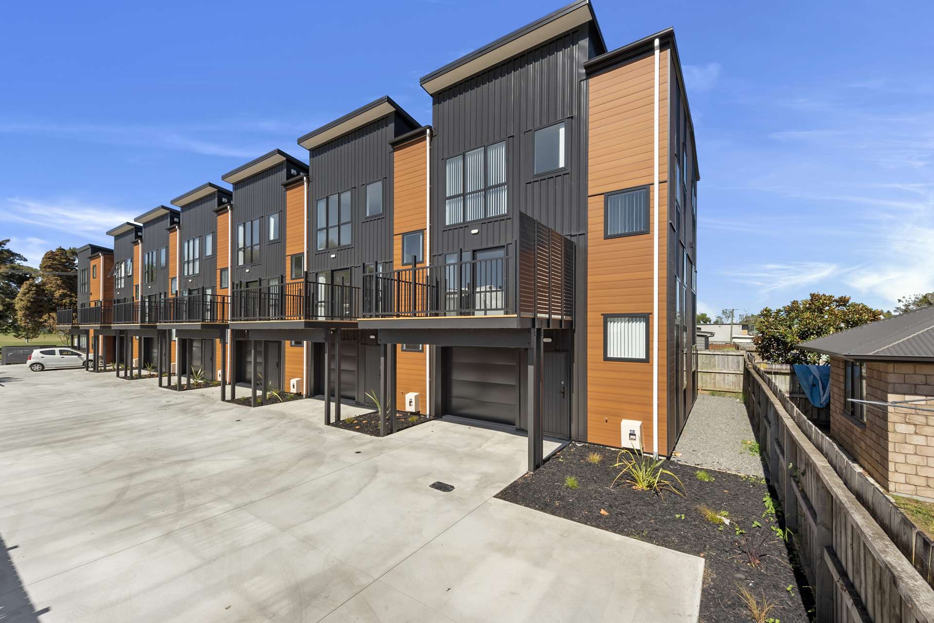 Unit 8/183 Knighton Road Hillcrest_0