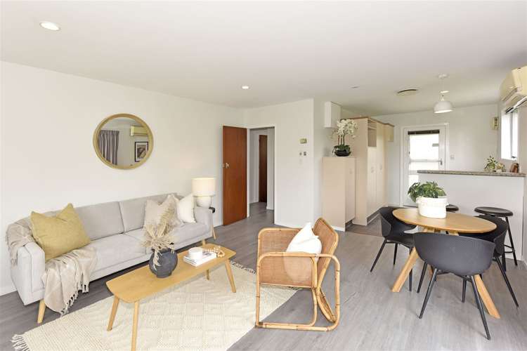 64 Wildberry Street Woolston_10