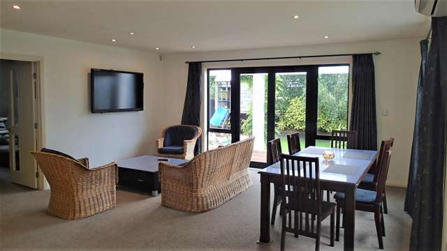 24 Glastonbury Drive Burwood_2
