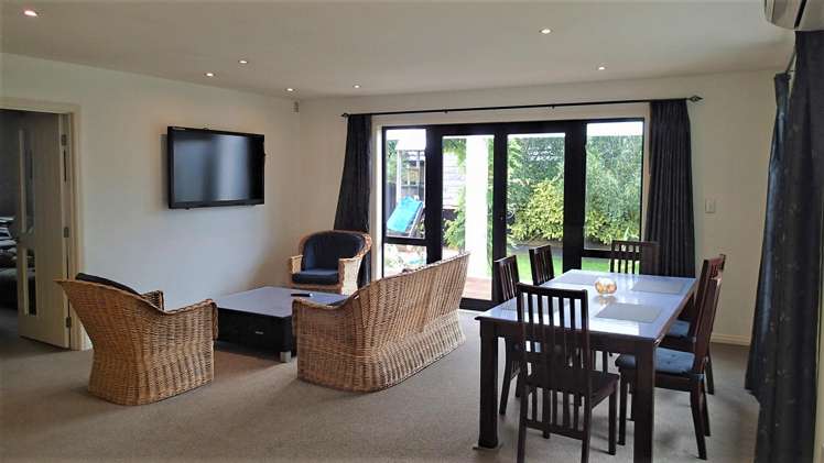 24 Glastonbury Drive Burwood_2