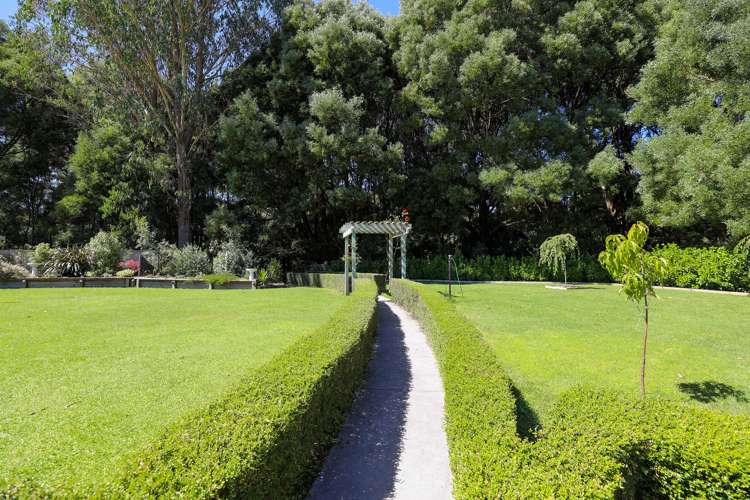 16 Karaka Place Kinloch_17