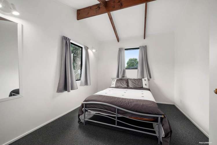 1 Greenvalley Rise Glenfield_8