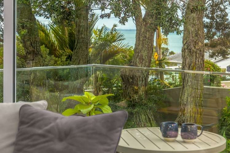 2/42 Beach Road Castor Bay_14