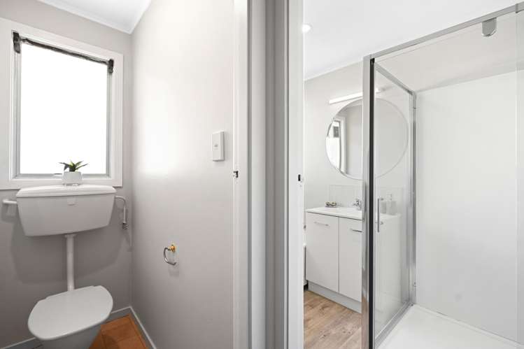 17 Ridgeway Place Glenview_13