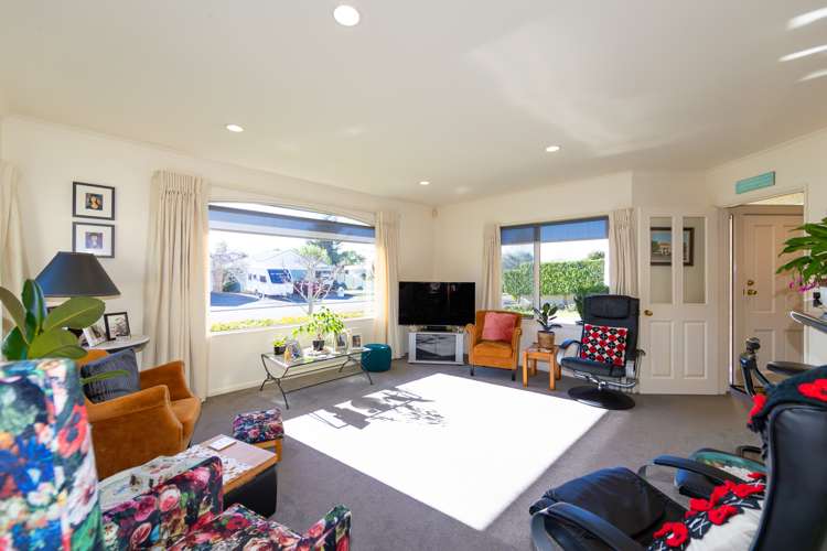 33 Kensington Drive Taradale_5