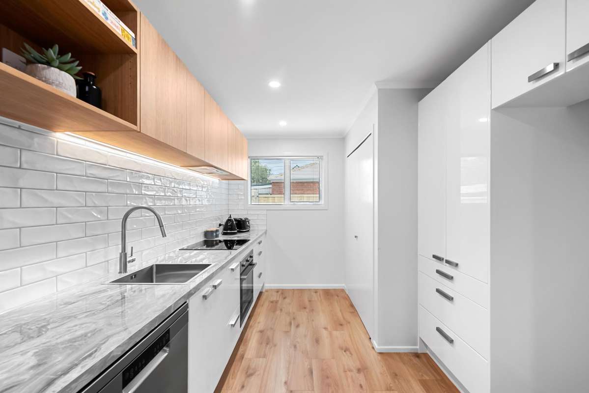 52D Whites Line West_2