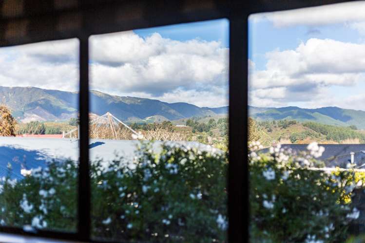 55 Larchmont Grove Totara Park_2