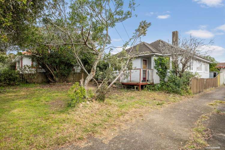 1209 Dominion Road_0