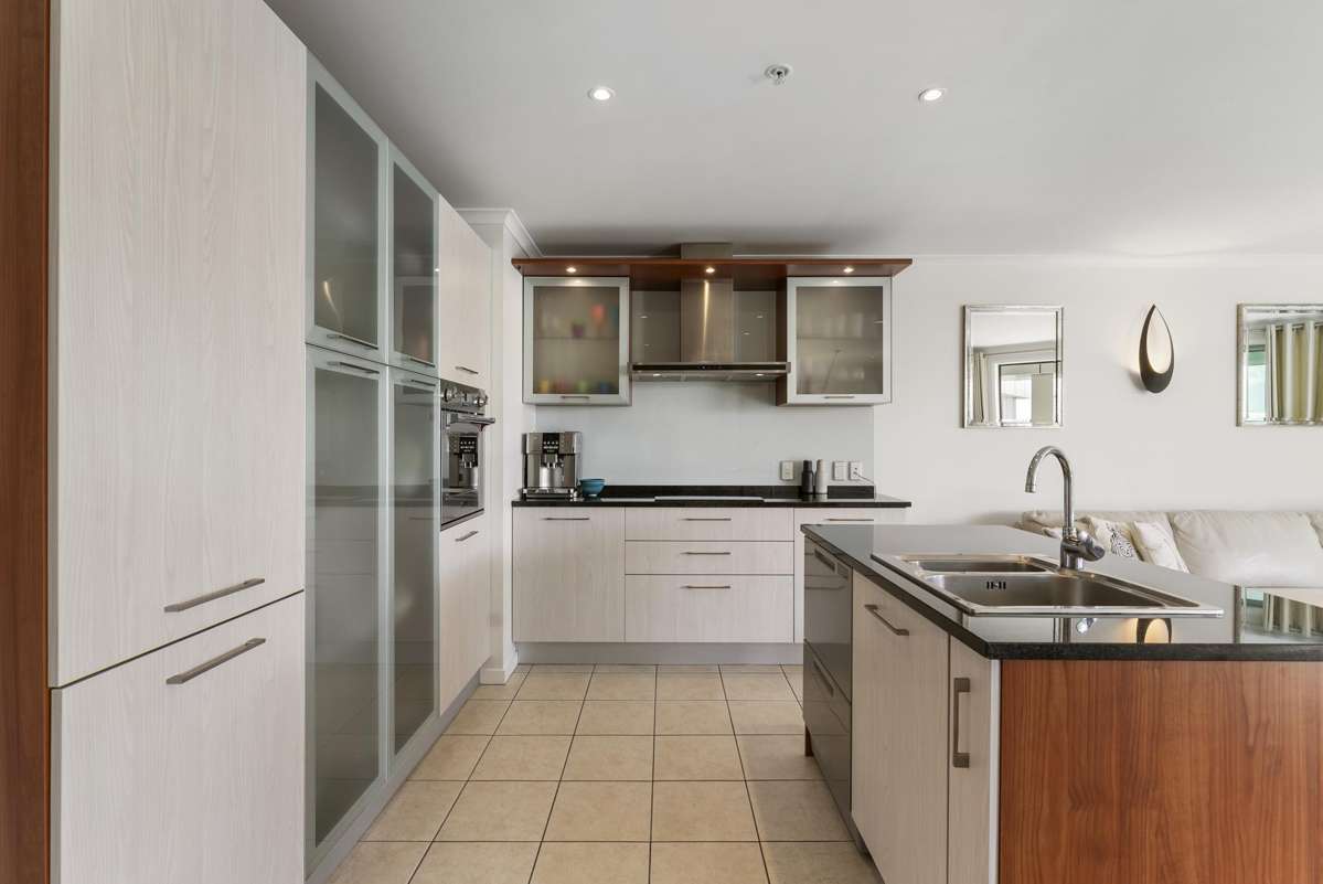 210/136 Marine Parade_4