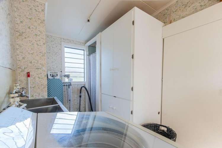 2a Riverbank Road_17